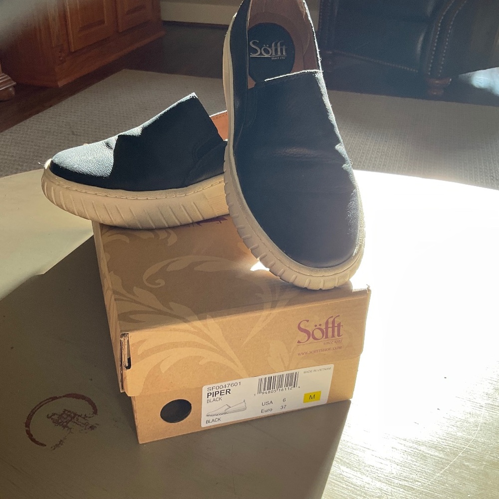 SOFFT- Lightweight Black Leather Slip-on Used